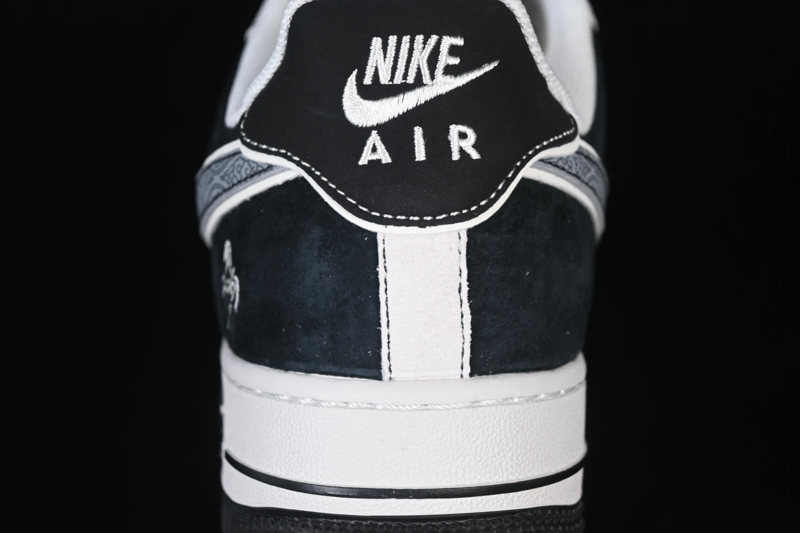 All categories Nk Air Force 1 Air Force series Nk Air Force 1 Low Air Force low-top Nike Air Force 1'07 Low Black and white national style Air Force 1 low-top casual sneakers HT5088-636